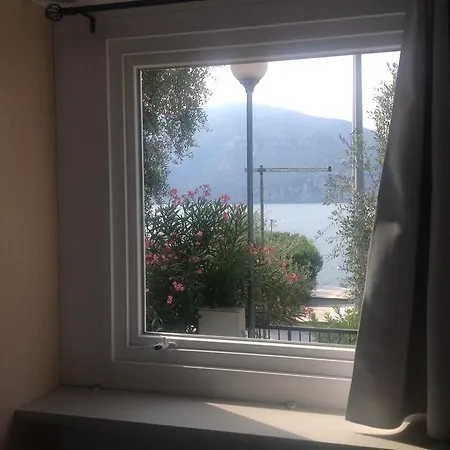 Camping Denis Brenzone